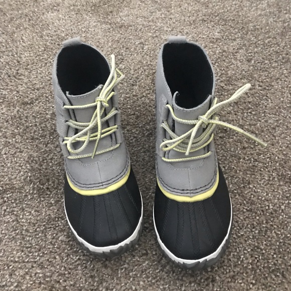 Sorel rain boots - Picture 2 of 3